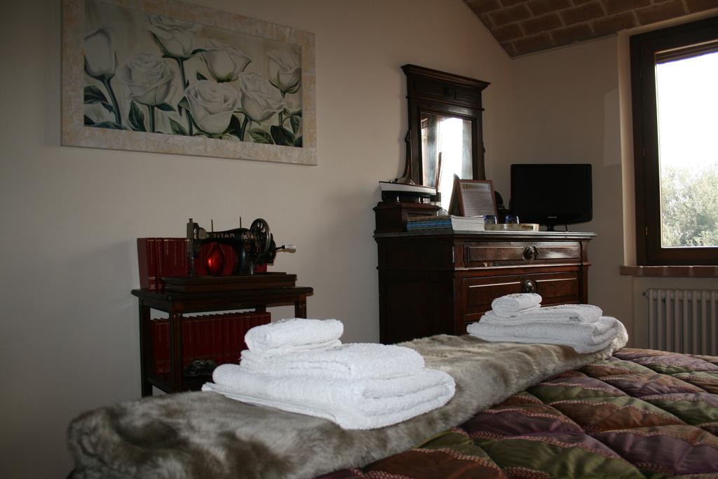 Relais Il Monticello Guest House Montefiore Conca Екстериор снимка